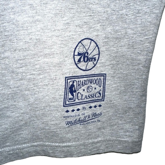 SOLD 💕Mitchell & Ness Philadelphia 76ers NBA Short Sleeve T-Shirt - Picture 4 of 7